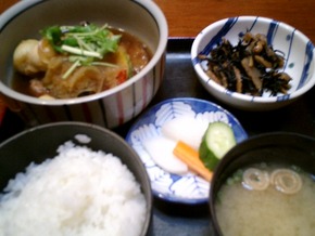 鮪の煮おろし定食（税込９４５円）、うまかった！