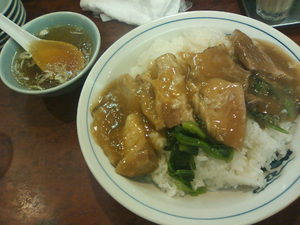840円豚バラ肉入りご飯！呉服町　餃子舗珍龍さんから。