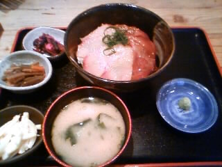 二色丼780円！駿府町　第一桜丸さんから・・・。