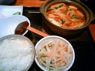 赤から鍋定食！880円ランチ　赤から静岡紺屋町店さんから。