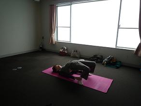 姦しく賑やか