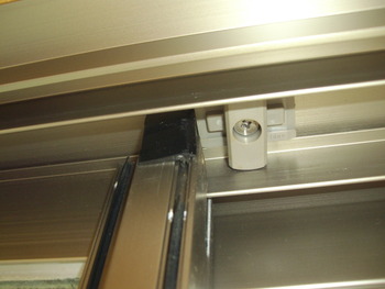 窓をお掃除していたら窓がしっかりと開かなくなってしまった